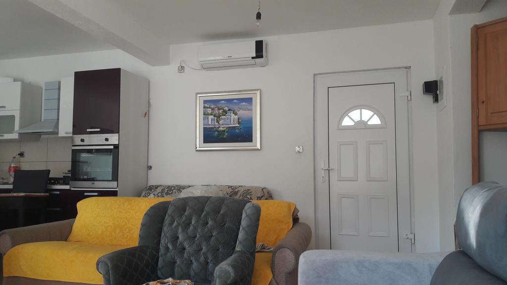 Apartments Nikola ปูชิสชา ภายนอก รูปภาพ