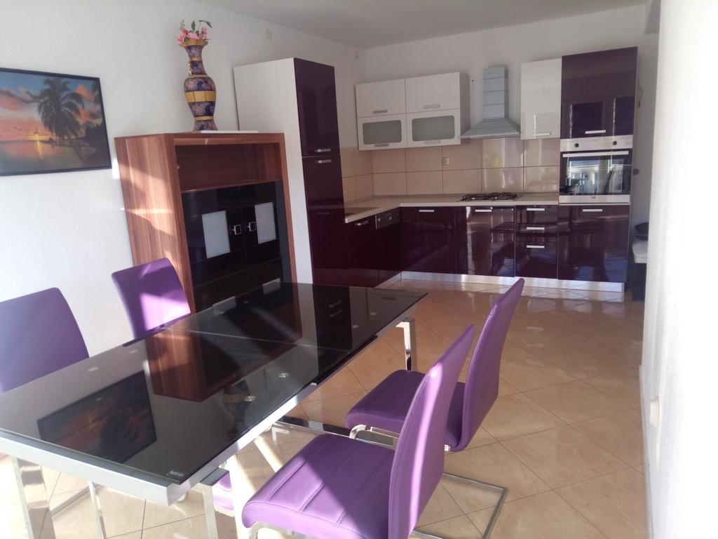Apartments Nikola ปูชิสชา ภายนอก รูปภาพ